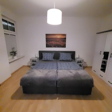 Wohnung In Oberhausen: Zentral & Ruhig, Eigener Eingang オーバーハウゼン エクステリア 写真