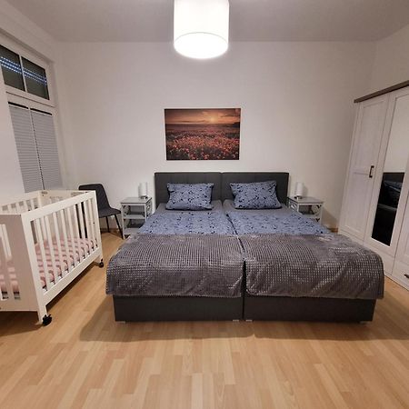 Wohnung In Oberhausen: Zentral & Ruhig, Eigener Eingang オーバーハウゼン エクステリア 写真
