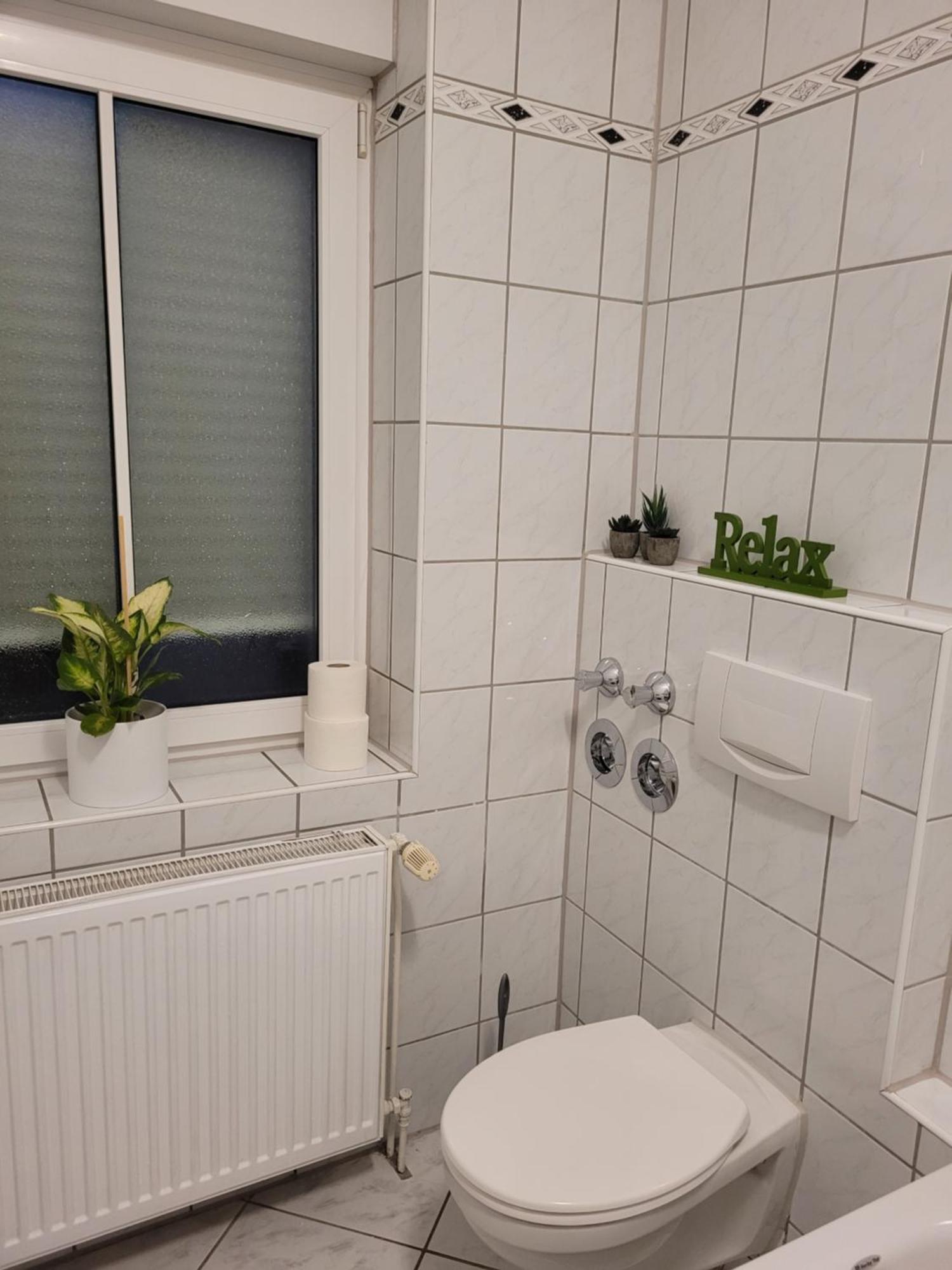Wohnung In Oberhausen: Zentral & Ruhig, Eigener Eingang オーバーハウゼン エクステリア 写真