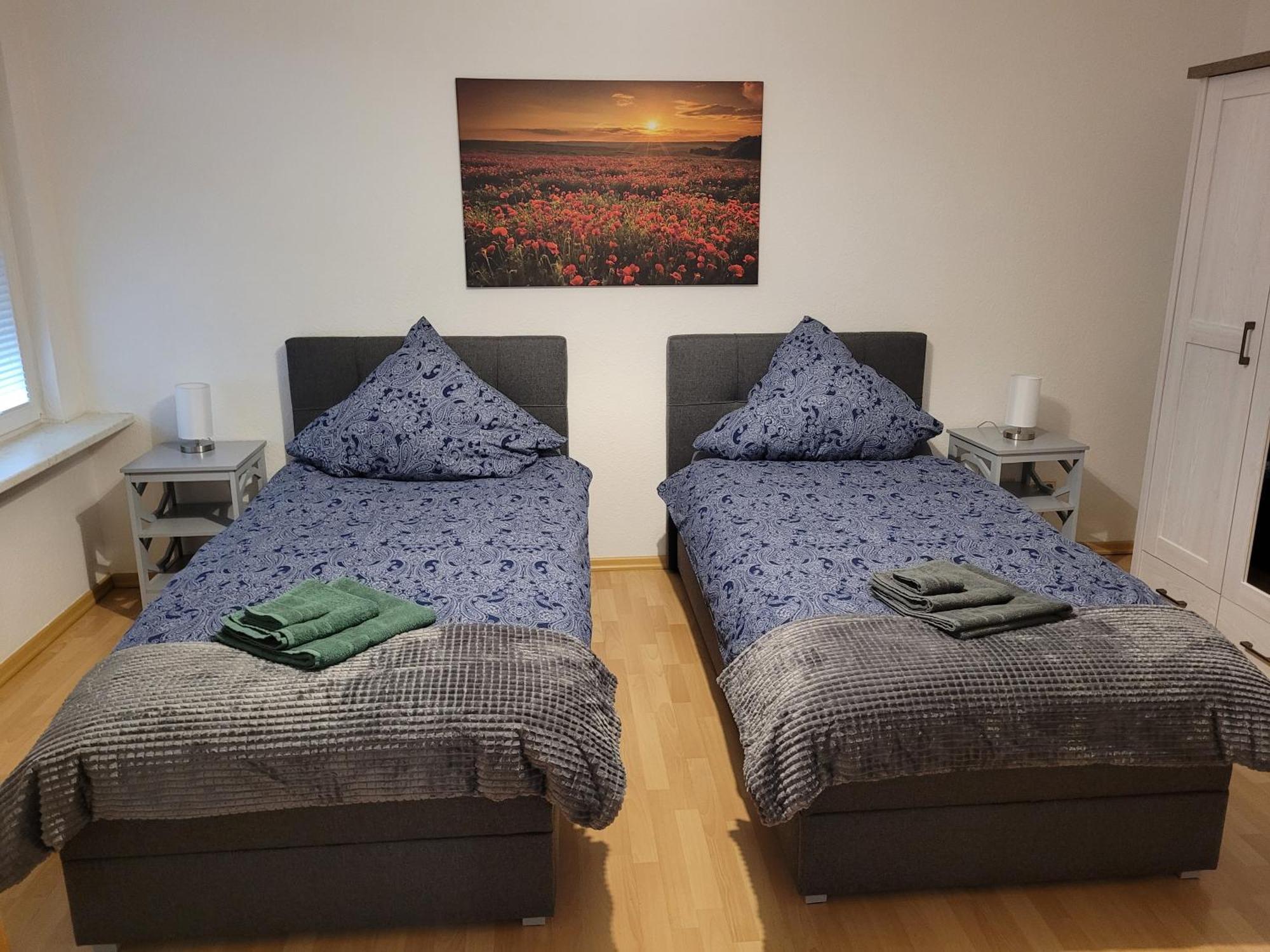 Wohnung In Oberhausen: Zentral & Ruhig, Eigener Eingang オーバーハウゼン エクステリア 写真
